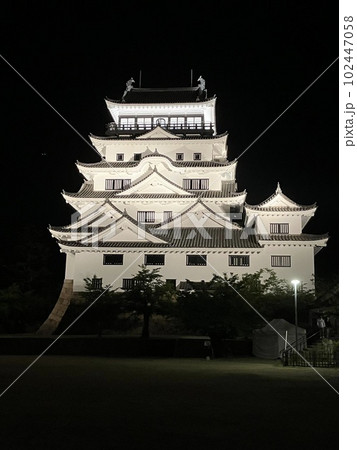 ライトアップされた夜の福山城_広島県福山市 102447058