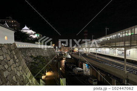 ライトアップされた夜の福山城_広島県福山市 ライトアップされた夜の福山城_広島県福山市 102447062