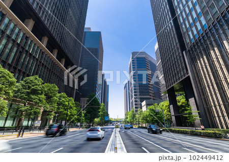 《東京都》大手町オフィス街・日本経済の中心 102449412