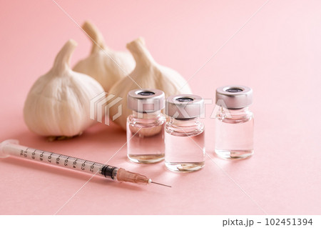 美容医療　ニンニク注射やビタミン注射のイメージ素材 102451394