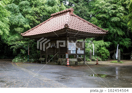 香取神宮の分霊を祀った胎安神社の随神門 香取神宮の分霊を祀った胎安神社の随神門 102454504