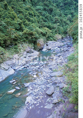 河川 川の流れ 晴れ 102455839