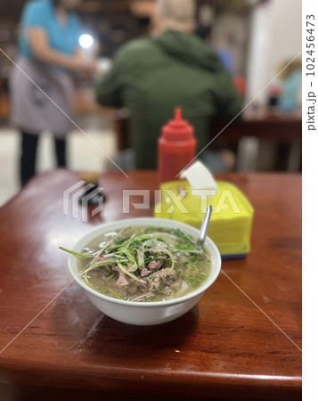 ベトナム、ハノイ旧市街で食べたフォー ベトナム、ハノイ旧市街で食べたフォー 102456473