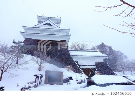 雪の上山城 102456610