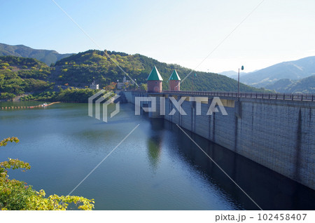 福岡県篠栗町のメルヘンチックなダム鳴淵ダム 102458407