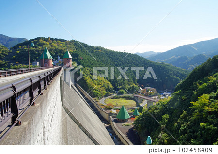 福岡県篠栗町のメルヘンチックなダム鳴淵ダム 102458409
