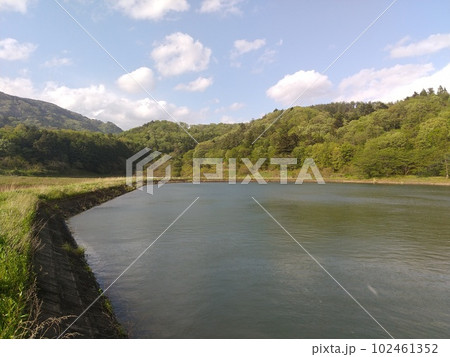 JR越河駅近くのため池 JR越河駅近くのため池 102461352