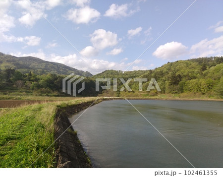 JR越河駅近くのため池 JR越河駅近くのため池 102461355