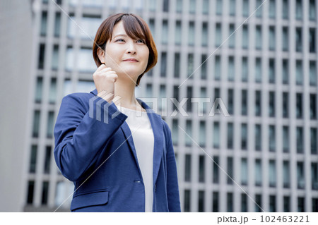ビジネス　女性 102463221