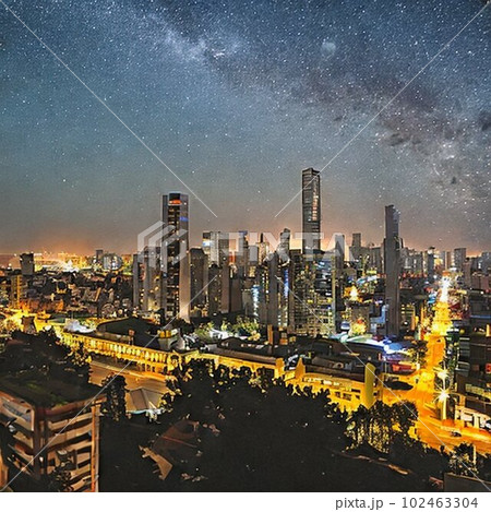 都市の夕暮れと夜景 102463304