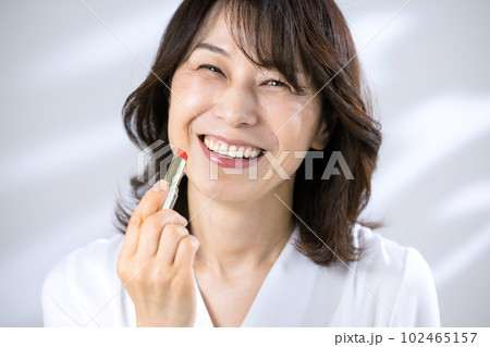 ビューティー　女性　50代 102465157