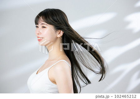 髪　女性　ビューティー 102465212