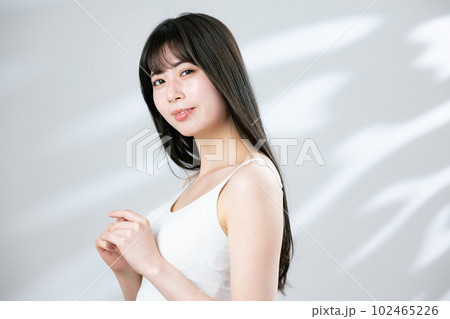 ビューティー　女性 102465226