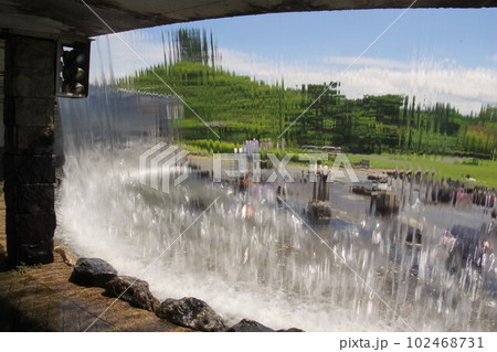 岩手の風景 滝沢総合公園ロックガーデンのウォーターカーテン 岩手の風景 滝沢総合公園ロックガーデンのウォーターカーテン 102468731