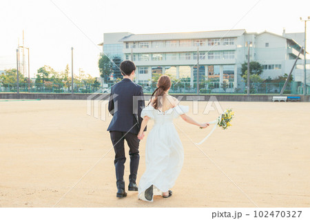 学校　グラウンド　結婚式 102470327