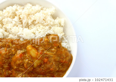 具が溶けたカレーライス ジャガイモ以外ほとんど解けたカレー 102471431