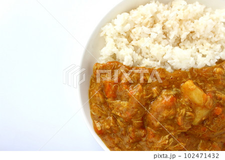 具が溶けたカレーライス ジャガイモ以外ほとんど解けたカレー 102471432