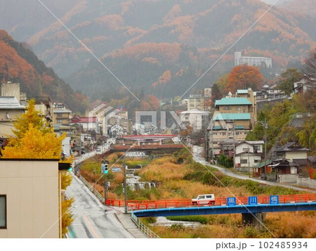 長野県山ノ内町 横湯川沿いに広がる安代温泉・渋温泉の街並み 長野県山ノ内町 横湯川沿いに広がる安代温泉・渋温泉の街並み 102485934