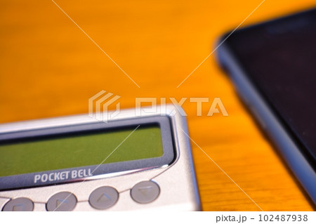 ポケベルとスマホ 102487938