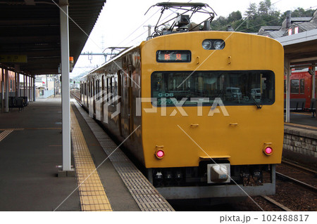 ［JR-D］山陰本線115系電車（伯備線直通：新見-米子⇔西出雲） 102488817