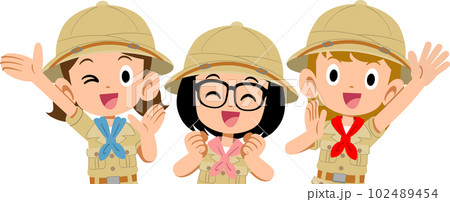 探検隊の服を着た女子小学生 102489454