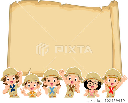 空欄の宝の地図と探検隊の服を着た子供の上半身 102489459