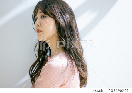 女性 ポートレート 女性 ポートレート 102490291