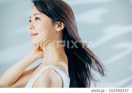 ヘアケア　女性　トリートメント 102490337