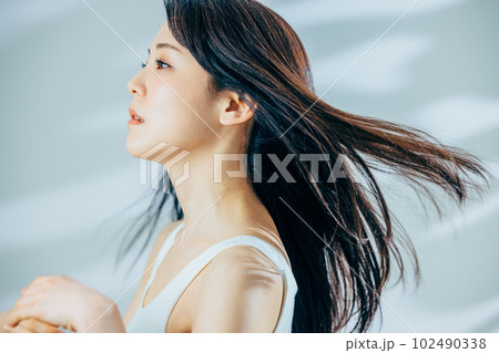 ヘアケア　女性　トリートメント 102490338