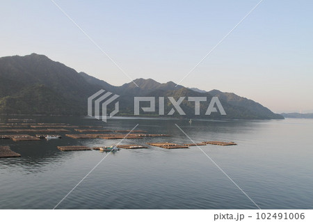 春の一日 安芸宮島を望む 春の一日 安芸宮島を望む 102491006