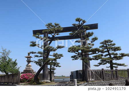 三重県桑名市 七里の渡しに建つ伊勢の国一の鳥居1 三重県桑名市 七里の渡しに建つ伊勢の国一の鳥居1 102491170