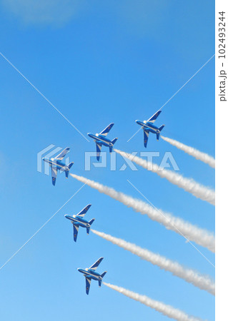 ブルーインパルスの編隊飛行 ブルーインパルスの編隊飛行 102493244