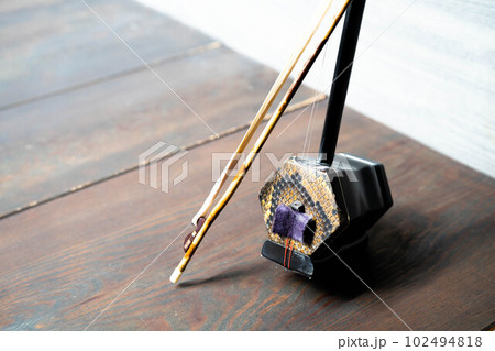 中国の弦楽器二胡 102494818