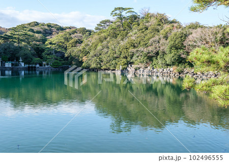 明神池と厳島神社（山口県萩市） 102496555