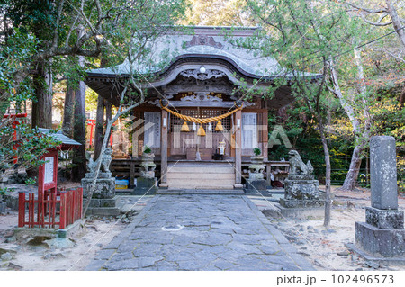 明神池と厳島神社（山口県萩市） 102496573