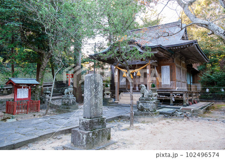 明神池と厳島神社（山口県萩市） 102496574