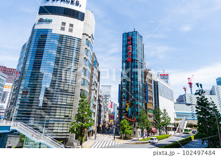 初夏の新宿駅西口風景 初夏の新宿駅西口風景 102497484