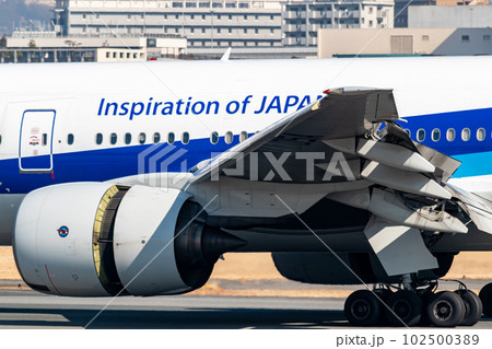 飛行機　伊丹空港(大阪国際空港) 102500389