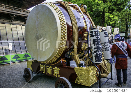 東京都 府中市 大國魂神社 くらやみ祭 御先払大太鼓送り込み 随神門内 東京都 府中市 大國魂神社 くらやみ祭 御先払大太鼓送り込み 随神門内 102504484