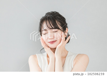 スキンケア・化粧水・保湿・敏感肌・コスメ・エステのイメージ 102506239