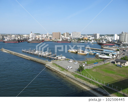 木更津市の中の島大橋から見た木更津港 102506445