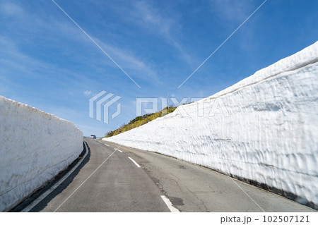 蔵王エコーライン 雪の回廊　雪の壁 102507121