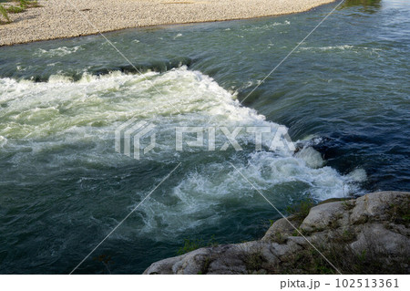 水しぶきの上がる最上川 水しぶきの上がる最上川 102513361