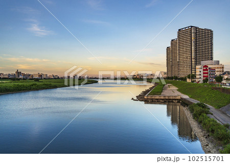 夕方の多摩川下流域の風景【神奈川県・川崎市】 102515701