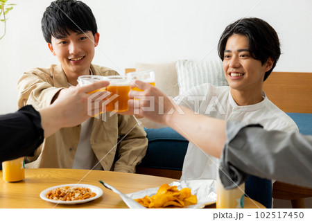 家飲み 男性 家飲み 男性 102517450