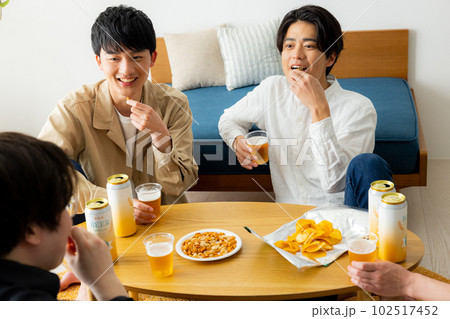家飲み 男性 家飲み 男性 102517452