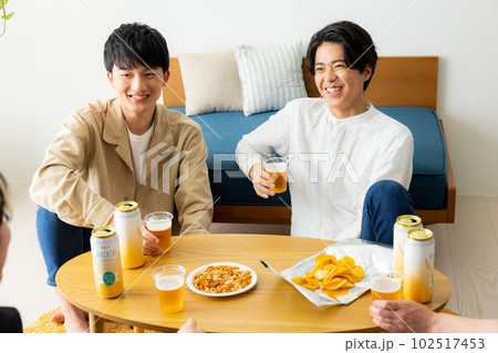 家飲み 男性 家飲み 男性 102517453