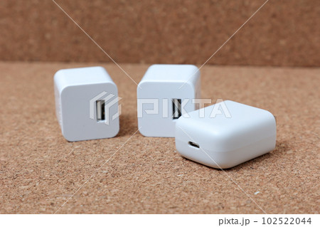 充電器、USB,OA機器,デジタル,充電、電気、パソコン、接続,USBコネクタ,電源、プラグ 充電器、USB,OA機器,デジタル,充電、電気、パソコン、接続,USBコネクタ,電源、プラグ 102522044