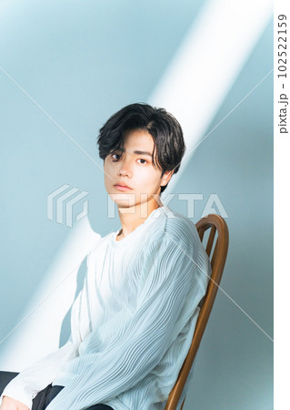 男性のファッションポートレート 102522159