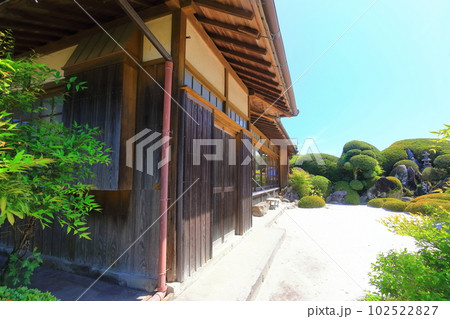 【鹿児島県】武家屋敷「知覧」の屋敷と庭園(薩摩の小京都知覧、国の重要伝統的建造物群保存地区) 【鹿児島県】武家屋敷「知覧」の屋敷と庭園(薩摩の小京都知覧、国の重要伝統的建造物群保存地区) 102522827